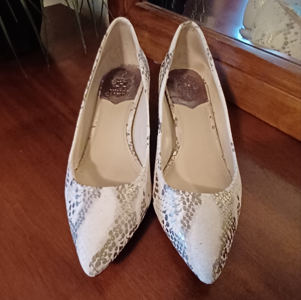 Vince Camuto Naureen Ivory Snakeskin Kitten Heels Size 9